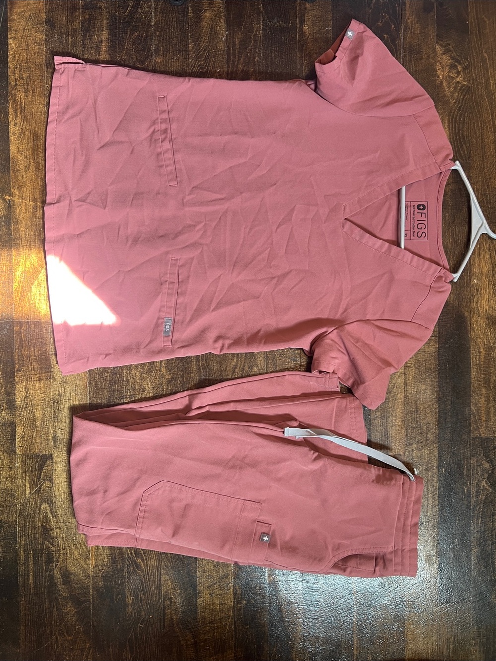 Figs Women’s Rose Pink Scrub Set